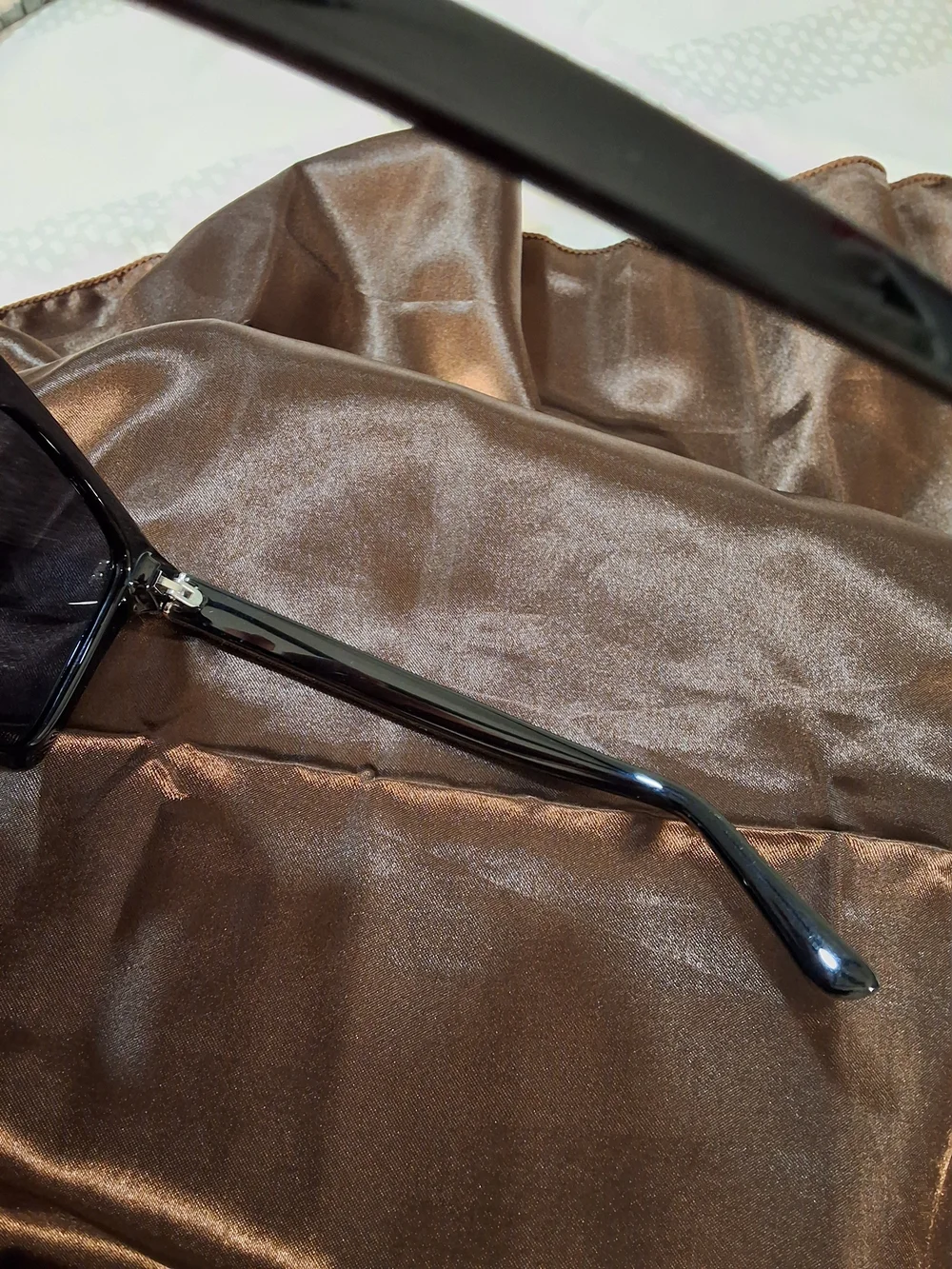 Dime Hang Back Black Oversized Sunglasses + Pouch